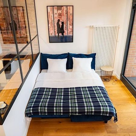 Chic Apartment In Historic Koneser Area Warsawa Bagian luar foto