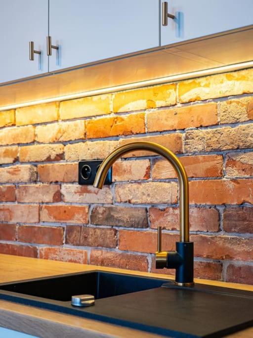 Chic Apartment In Historic Koneser Area Warsawa Bagian luar foto