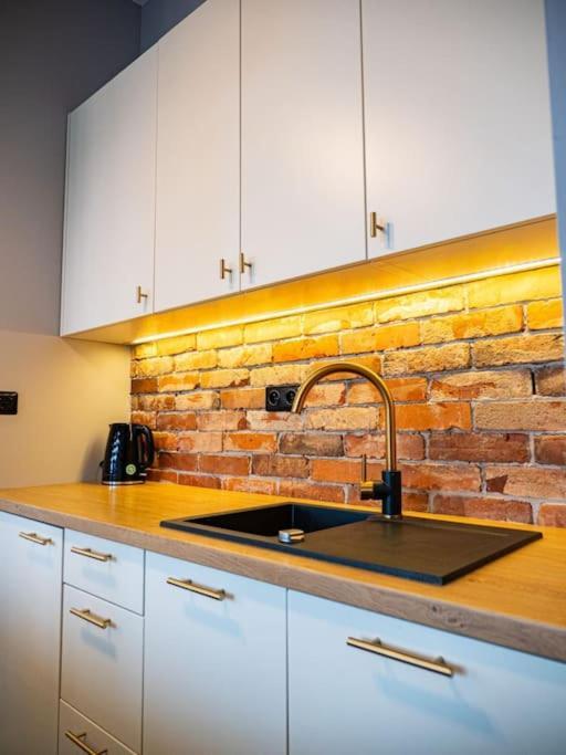 Chic Apartment In Historic Koneser Area Warsawa Bagian luar foto