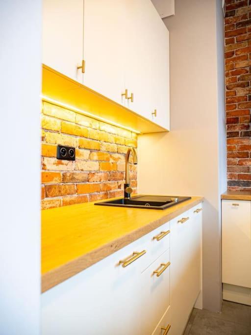 Chic Apartment In Historic Koneser Area Warsawa Bagian luar foto