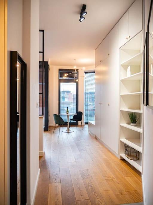Chic Apartment In Historic Koneser Area Warsawa Bagian luar foto