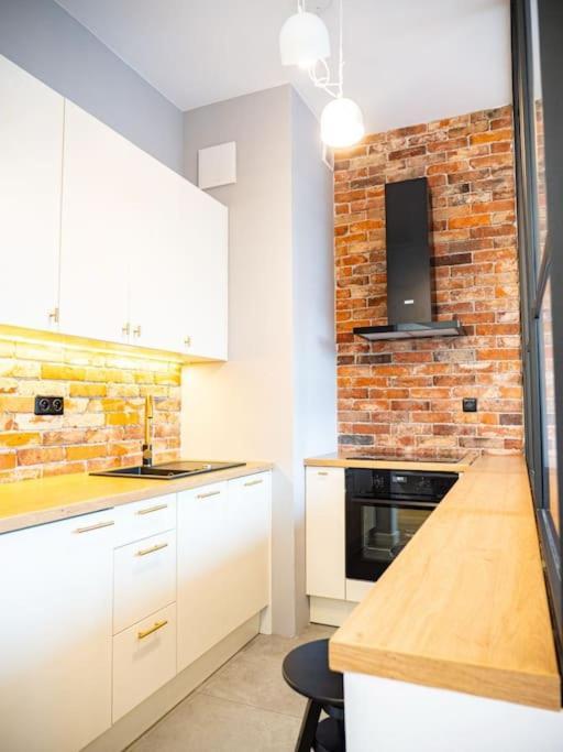 Chic Apartment In Historic Koneser Area Warsawa Bagian luar foto