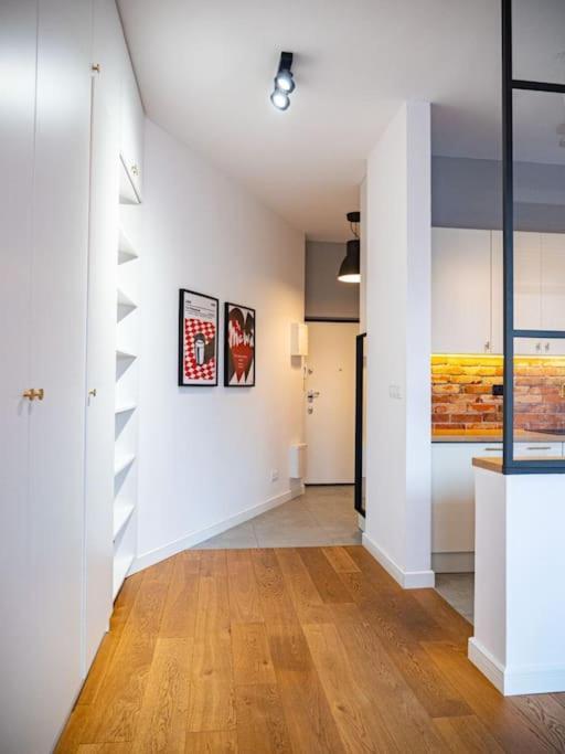 Chic Apartment In Historic Koneser Area Warsawa Bagian luar foto