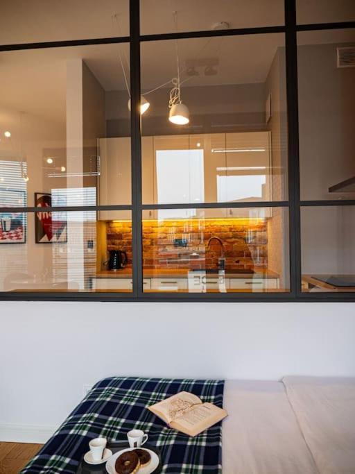 Chic Apartment In Historic Koneser Area Warsawa Bagian luar foto