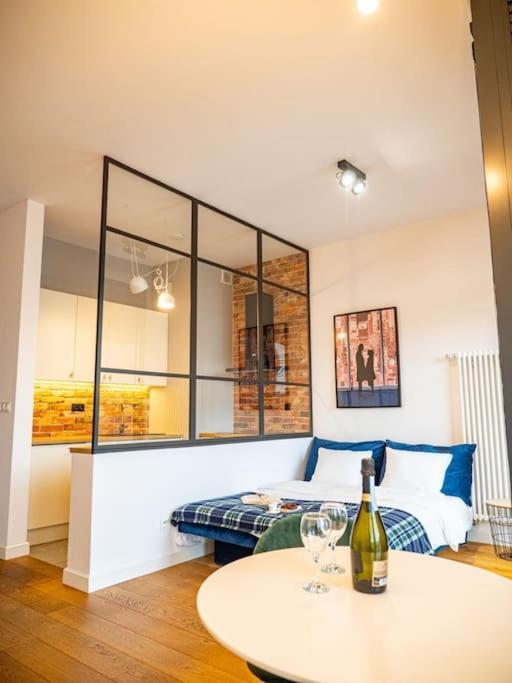 Chic Apartment In Historic Koneser Area Warsawa Bagian luar foto