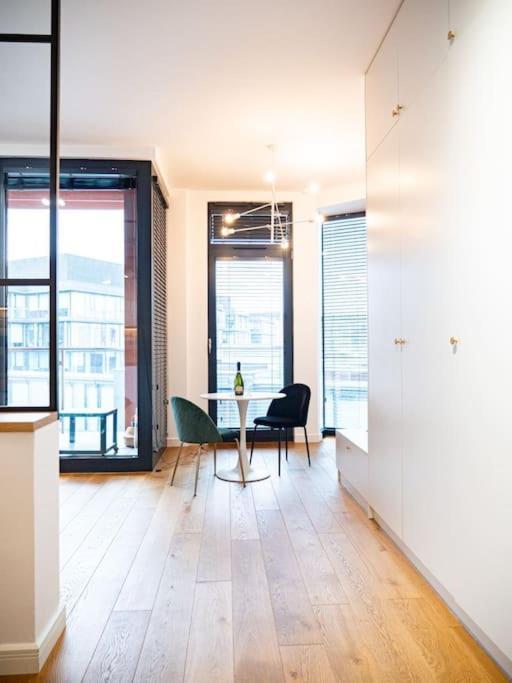 Chic Apartment In Historic Koneser Area Warsawa Bagian luar foto