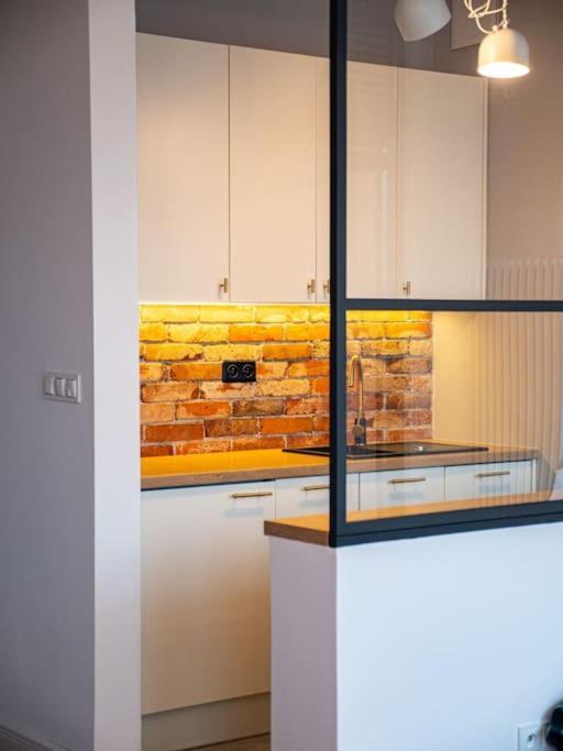 Chic Apartment In Historic Koneser Area Warsawa Bagian luar foto