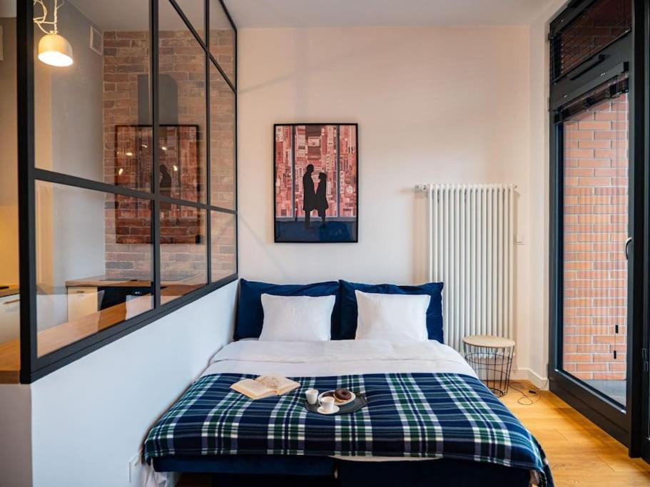 Chic Apartment In Historic Koneser Area Warsawa Bagian luar foto