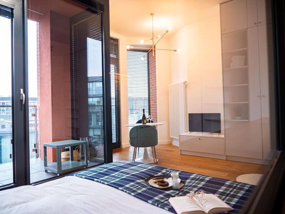 Chic Apartment In Historic Koneser Area Warsawa Bagian luar foto