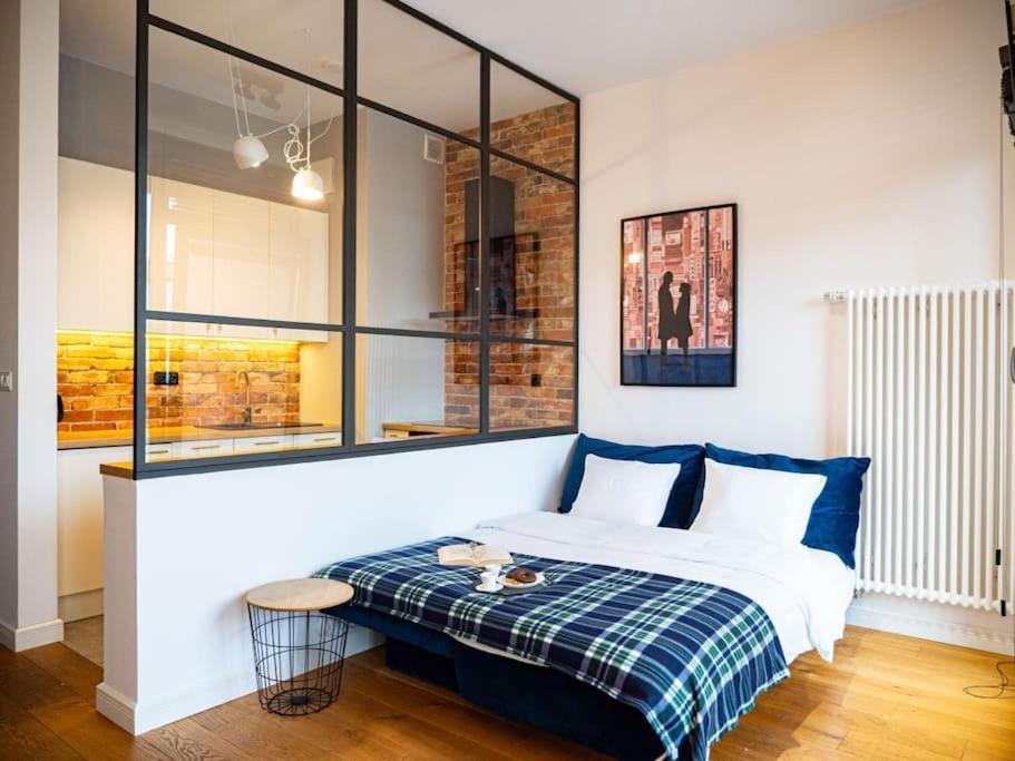 Chic Apartment In Historic Koneser Area Warsawa Bagian luar foto