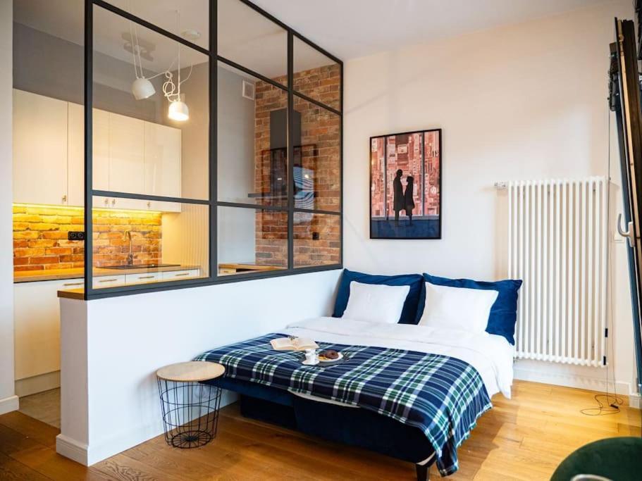 Chic Apartment In Historic Koneser Area Warsawa Bagian luar foto