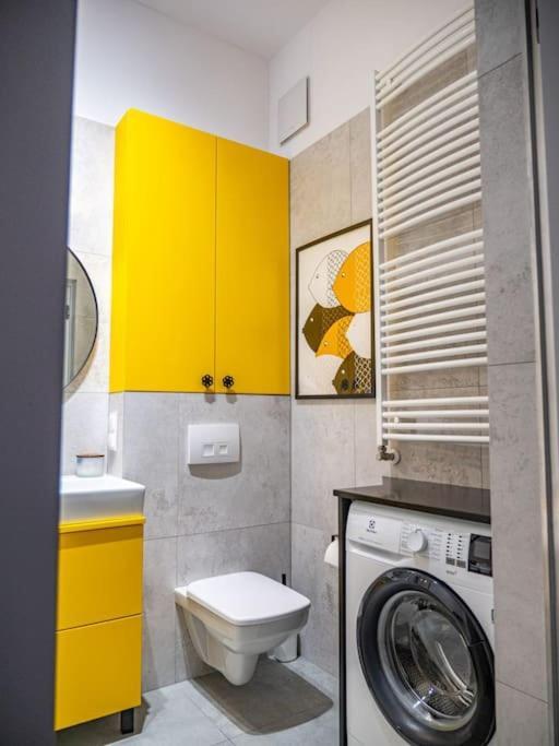 Chic Apartment In Historic Koneser Area Warsawa Bagian luar foto