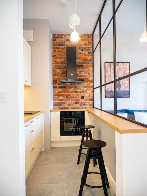 Chic Apartment In Historic Koneser Area Warsawa Bagian luar foto