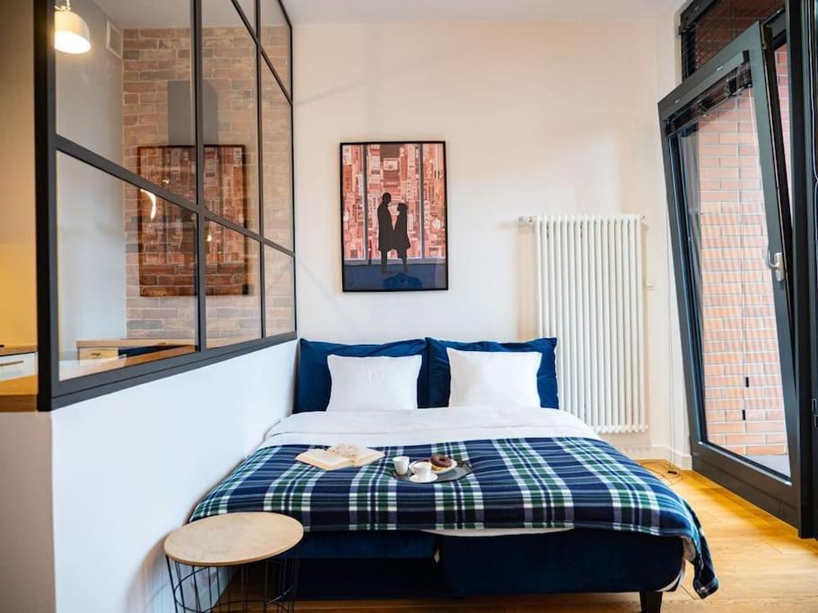 Chic Apartment In Historic Koneser Area Warsawa Bagian luar foto