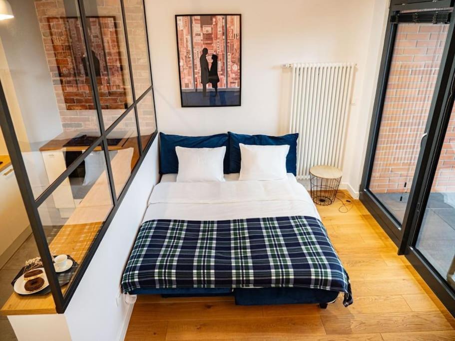 Chic Apartment In Historic Koneser Area Warsawa Bagian luar foto
